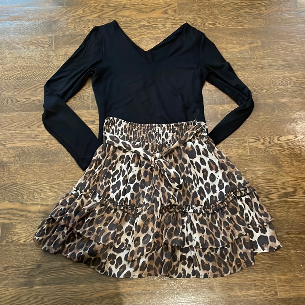 Black Long-Sleeve V-Neck Top with Leopard Print Tiered Skirt